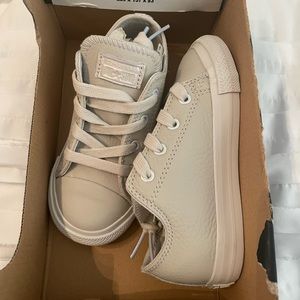 NEW Converse shoes size 9 (infant)